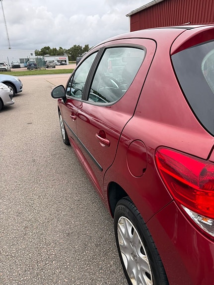 Peugeot 207 4 of 11