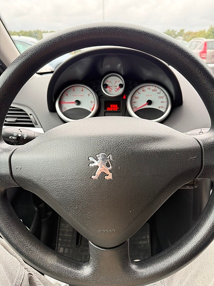 Peugeot 207 8 of 11