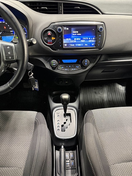 Toyota Yaris 15 of 19