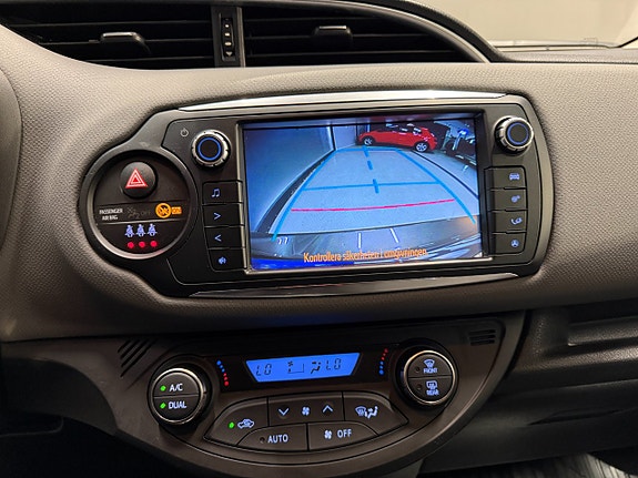 Toyota Yaris 16 of 19