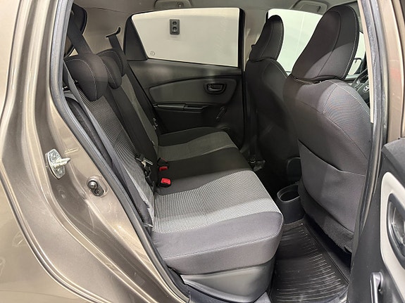 Toyota Yaris 12 of 19
