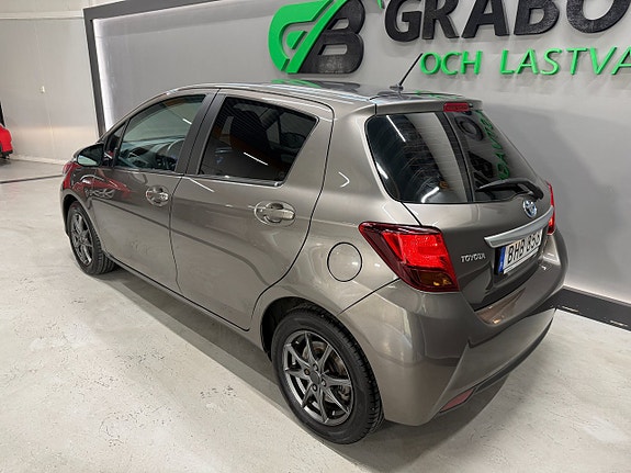 Toyota Yaris 3 of 19
