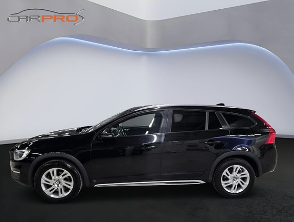 Volvo V60 Cross Country 2 of 12