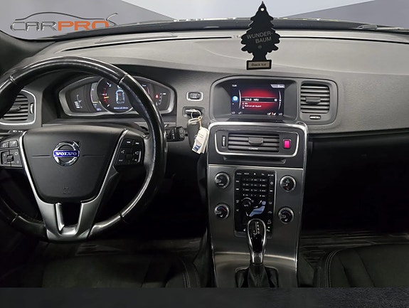 Volvo V60 Cross Country 10 of 12