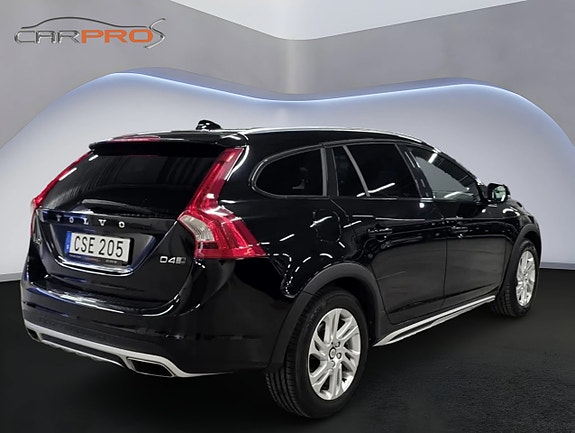 Volvo V60 Cross Country 6 of 12