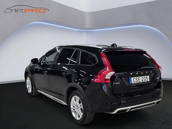 Volvo V60 Cross Country 3 of 12