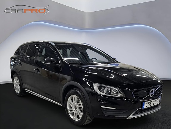 Volvo V60 Cross Country 7 of 12