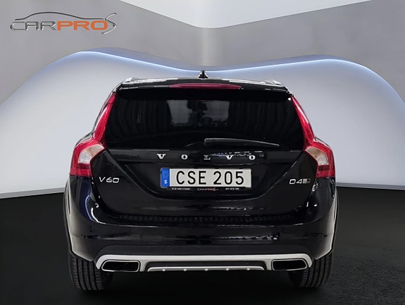 Volvo V60 Cross Country 4 of 12