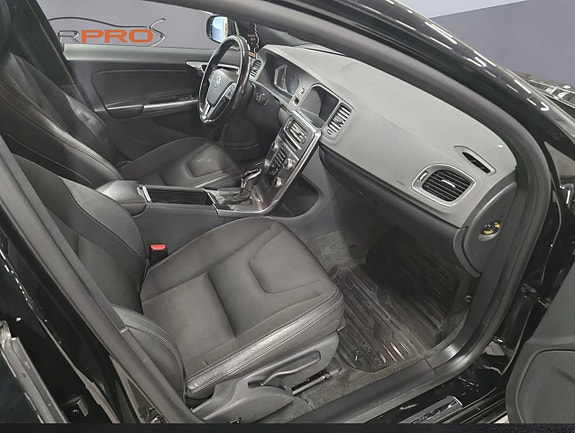 Volvo V60 Cross Country 9 of 12