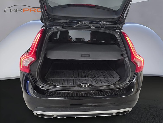 Volvo V60 Cross Country 8 of 12