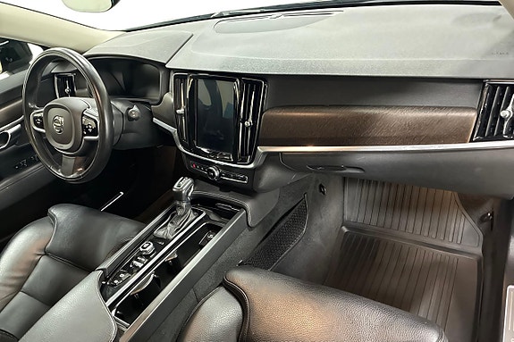 Volvo V90 Cross Country 14 of 28