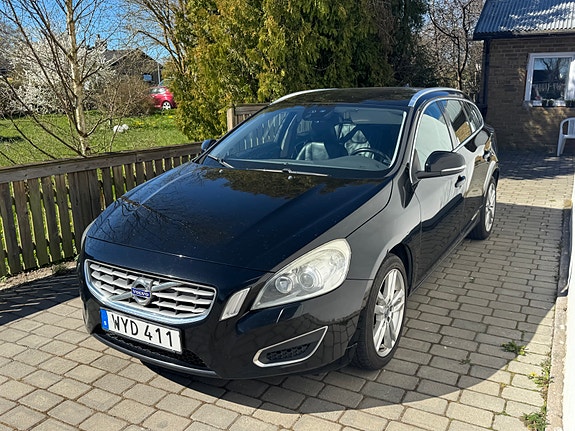 Volvo V60 2 of 5