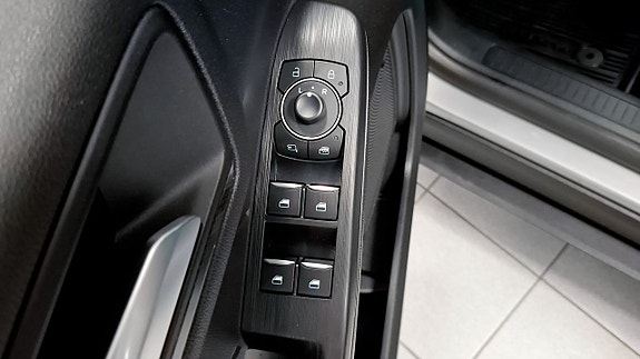 Ford Kuga 11 of 12