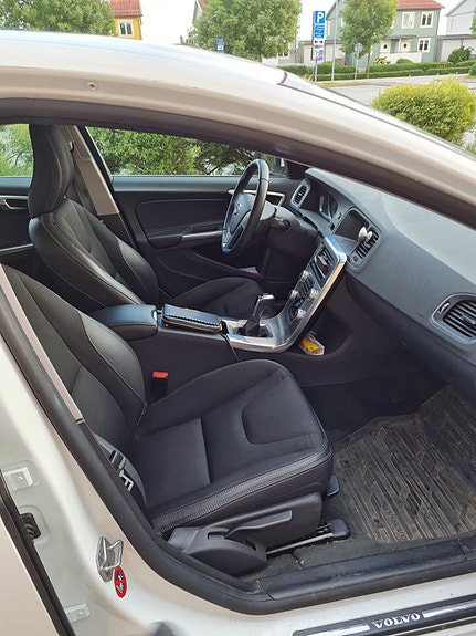 Volvo S60 5 of 6