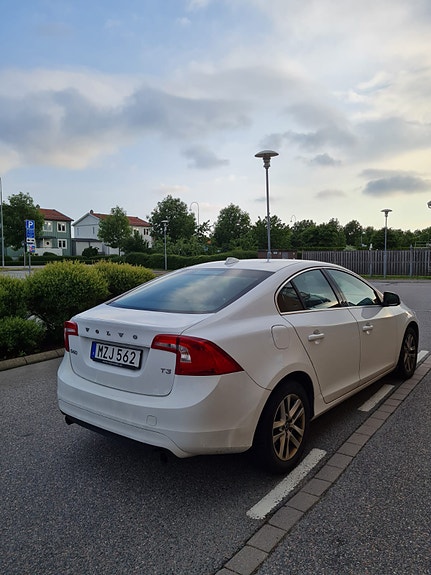 Volvo S60 4 of 6