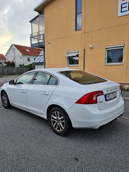 Volvo S60 2 of 6