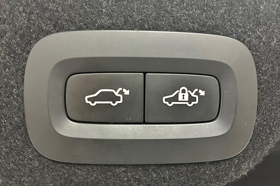 Volvo S90 26 of 29
