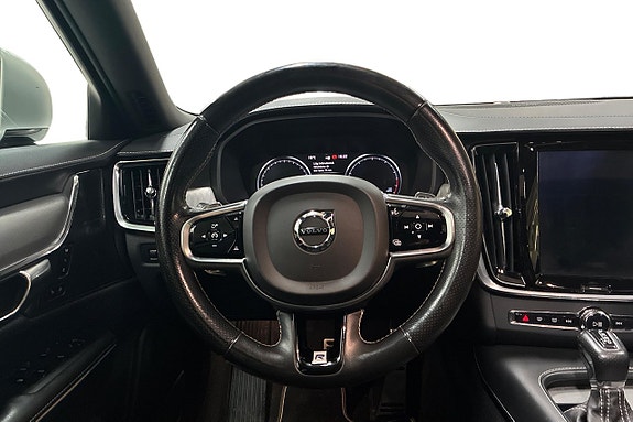 Volvo S90 16 of 29