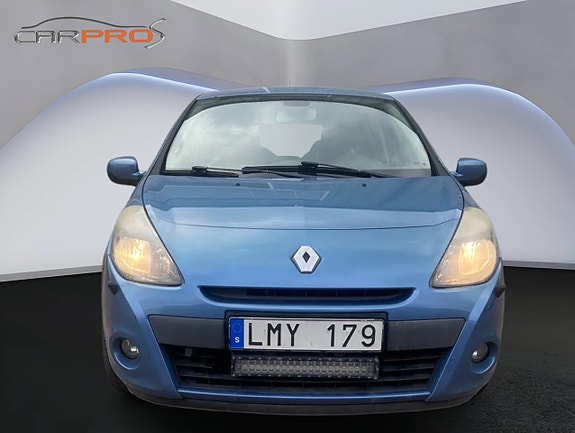 Renault Clio 2 of 10