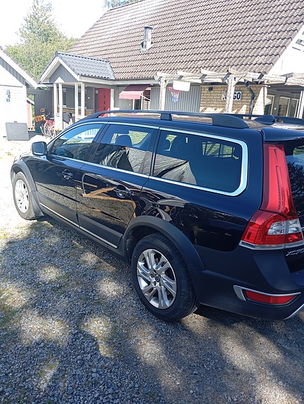 Volvo XC70 2 of 8