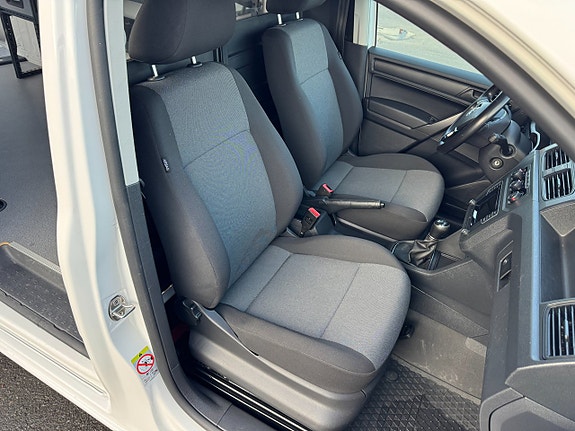 Volkswagen Caddy Maxi 11 of 27