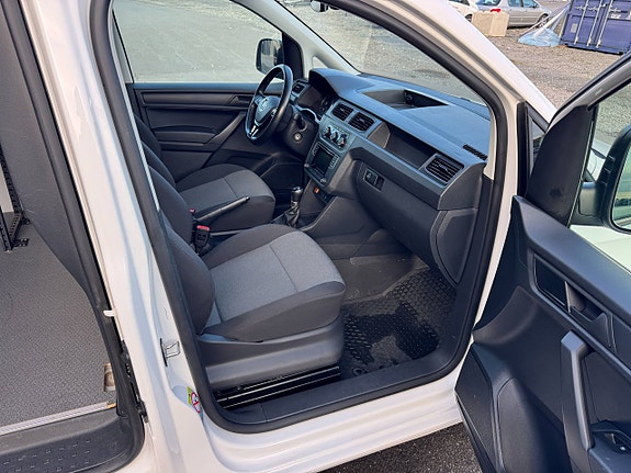 Volkswagen Caddy Maxi 10 of 27