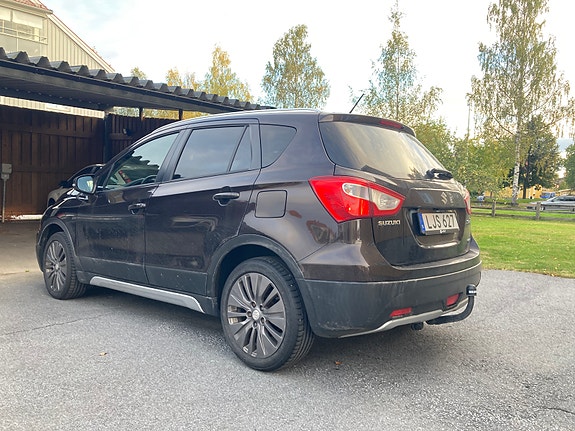 Suzuki SX4 S-Cross 2 of 3