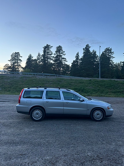 Volvo V70 5 of 17