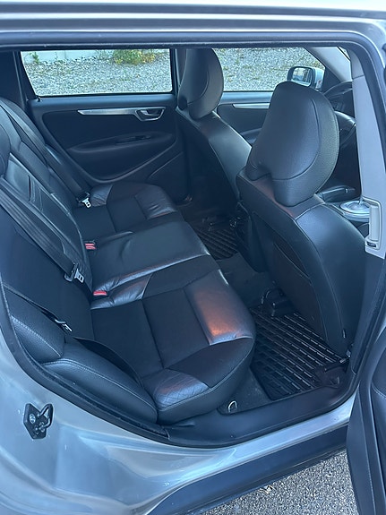 Volvo V70 11 of 17