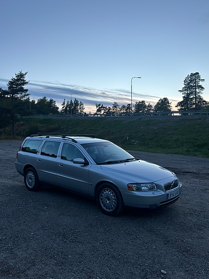 Volvo V70 6 of 17
