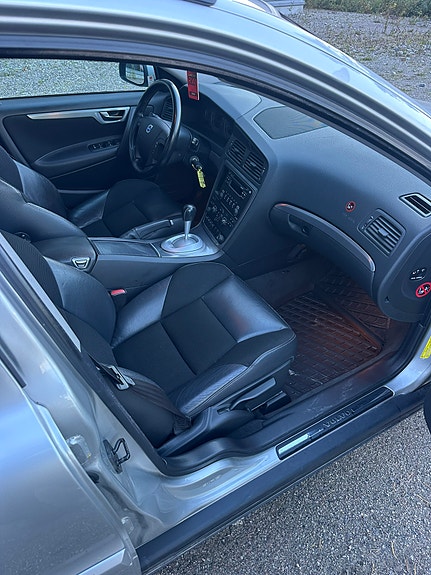 Volvo V70 10 of 17