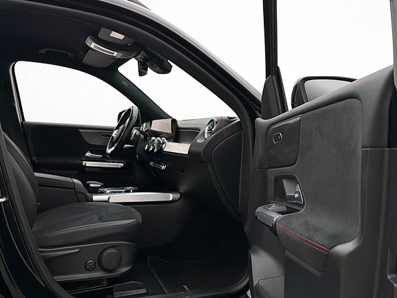 Mercedes-Benz EQB300 28 of 30