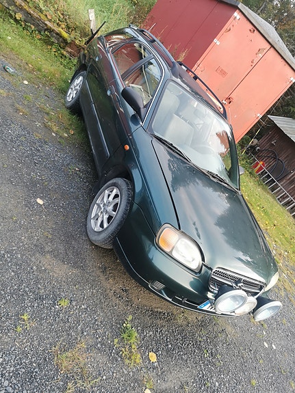 Suzuki Baleno 2 of 5