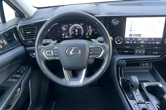 Lexus NX350h 9 of 26