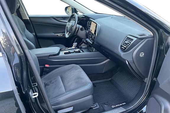 Lexus NX350h 6 of 26
