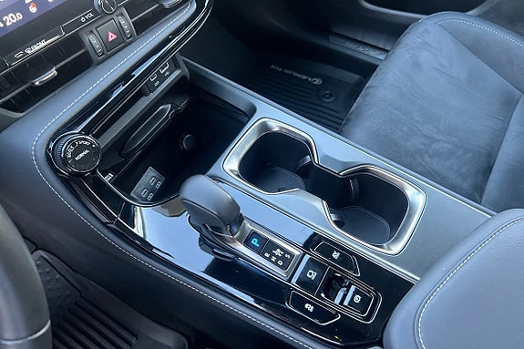 Lexus NX350h 24 of 26