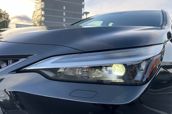 Lexus NX350h 25 of 26