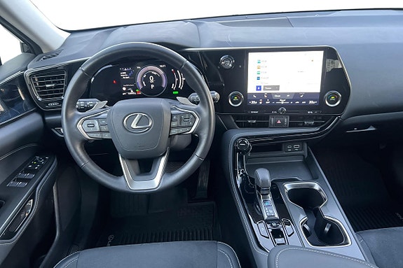 Lexus NX350h 8 of 26