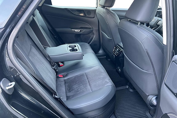 Lexus NX350h 7 of 26