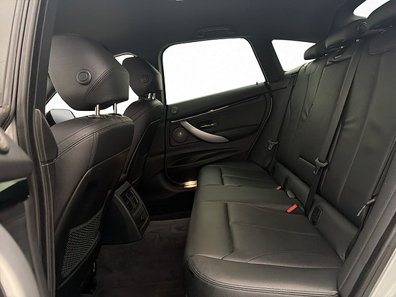 BMW 335i 29 of 30