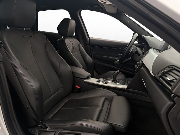 BMW 335i 27 of 30