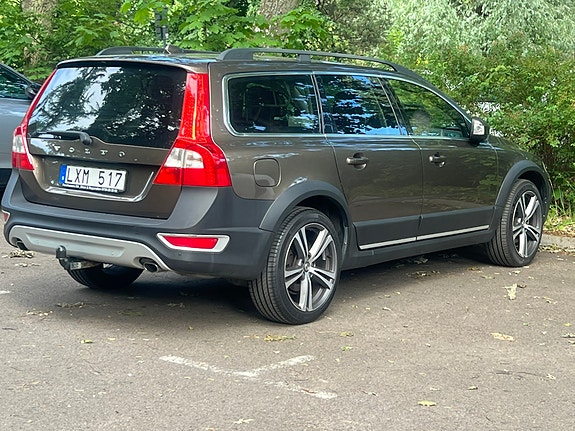Volvo XC70 2 of 18