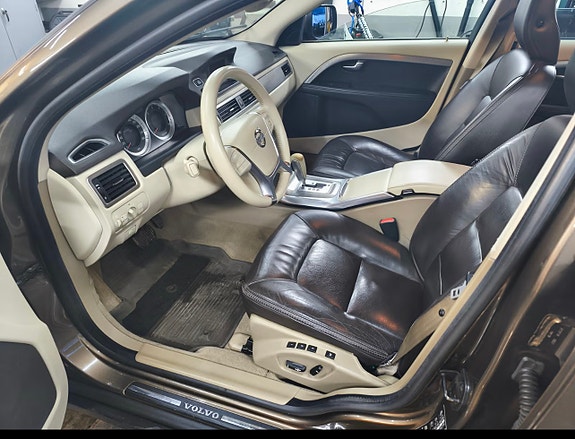 Volvo XC70 18 of 18