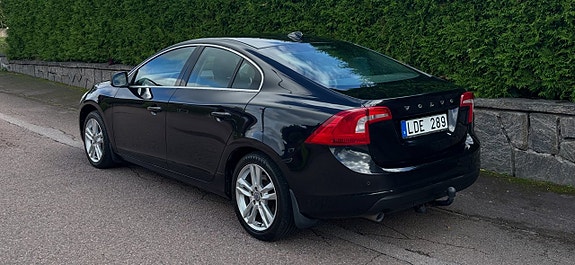 Volvo S60 2 of 8