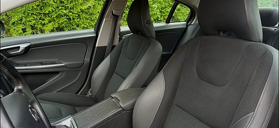 Volvo S60 7 of 8