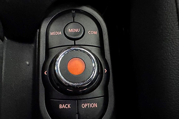 MINI Cooper 13 of 15
