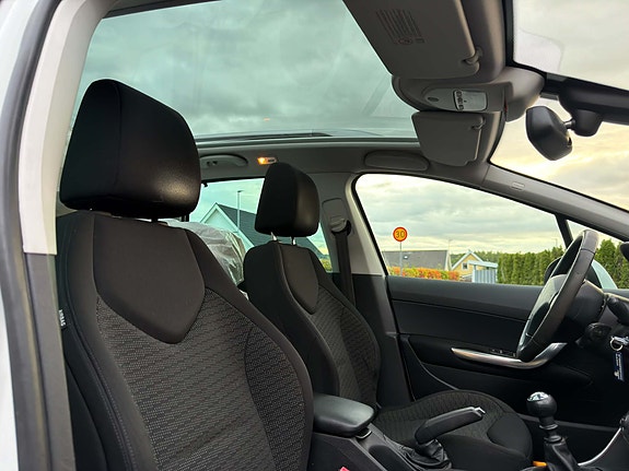 Peugeot 308 SW 7 of 9