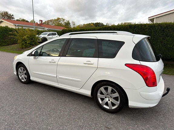 Peugeot 308 SW 3 of 9
