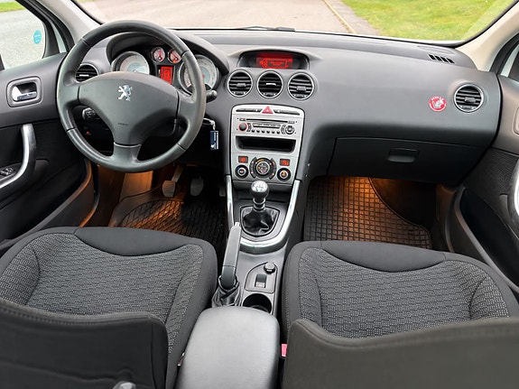 Peugeot 308 SW 5 of 9