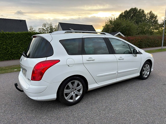 Peugeot 308 SW 4 of 9